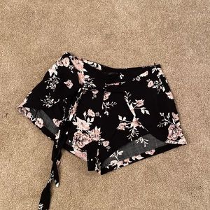 Super cute Kendall abs Kyle shorts from Pacson